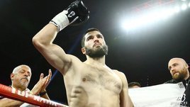 Бетербиев проснулся и нокаутировал немца из Сибири