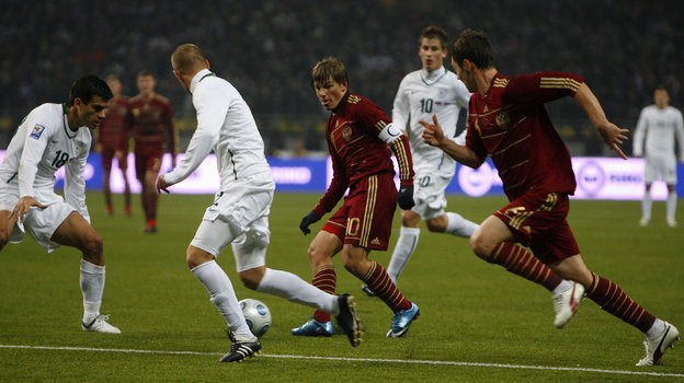 14 ноября 2009 года. Москва. Россия — Словения — 2:1. В атаке Андрей Аршавин и Динияр Билялетдинов. Фото Алексей Иванов, - 14 ноября 2009 года. Москва. Россия — Словения — 2:1. В атаке Андрей Аршавин и Динияр Билялетдинов. Фото Алексей Иванов, -