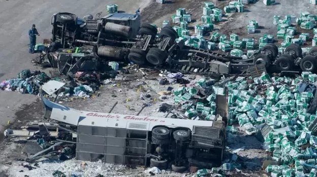 Автобубус «Гумбольдт Бронкос». Автобубус «Гумбольдт Бронкос».