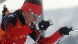 «Дети спасли мою карьеру». Дисквалифицированная МОК лыжница вернулась и стала героем дня на чемпионате России