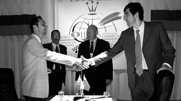 2 октября 2006 года. Элиста. Веселин Топалов против Владимир Крамника. Фото Евгений Атаров 2 октября 2006 года. Элиста. Веселин Топалов против Владимир Крамника. Фото Евгений Атаров