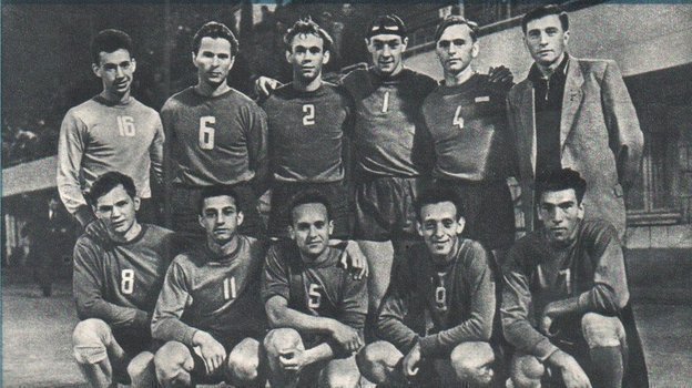 Игорь Шмидт, Николай Герасимов, Виталий Коваленко, Юрий Чесноков, Константин Рева, Гиви Ахвледиани, Николай Вуровин, Вячеслав Фокин, Георгий Мондзолевский. Семен Щербаков, Нил Фасахов. Фото volley99.ru Игорь Шмидт, Николай Герасимов, Виталий Коваленко, Юрий Чесноков, Константин Рева, Гиви Ахвледиани, Николай Вуровин, Вячеслав Фокин, Георгий Мондзолевский. Семен Щербаков, Нил Фасахов. Фото volley99.ru