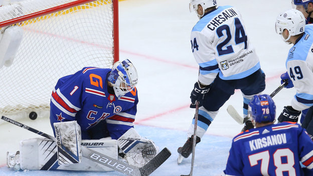Михаил Бердин и Евгений Чесалин. Фото photo.khl.ru Михаил Бердин и Евгений Чесалин. Фото photo.khl.ru