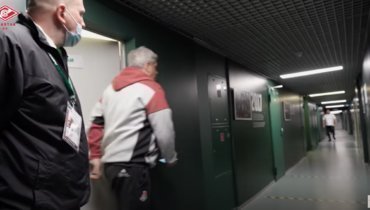 «Спартак» включил выход Сухины из судейской в обзор ярких моментов дерби с «Локо»