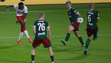 «Локомотиву» могут присудить поражение за визит Сухины в судейскую в матче со «Спартаком»