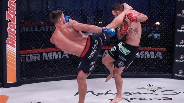 Вадим Немков нокаутирует Райана Бэйдера. Фото Bellator Вадим Немков нокаутирует Райана Бэйдера. Фото Bellator