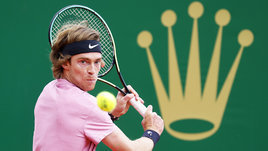 Рублев уступил Циципасу титул и первенство в чемпионской гонке