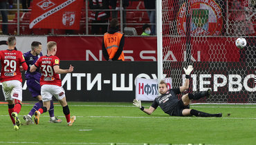 18 апреля. Москва. «Спартак» — «Уфа» — 0:3. Красно-белые потерпели крупное поражение в день 99-летия клуба.