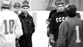 Он стал одним из лучших в суперкоманде Тихонова, а третью Олимпиаду взял после развала СССР. Великий талант Андрея Хомутова