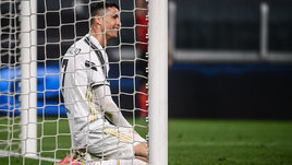 Крицюк взял пенальти от Жоау Мариу. А Криштиану Роналду снова испугался мяча в «стенке»