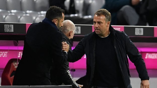 20 апреля. Мюнхен. «Бавария» — «Байер» — 2:0. Рукопожатие Флика и Салихамиджича (слева). Фото AFP 20 апреля. Мюнхен. «Бавария» — «Байер» — 2:0. Рукопожатие Флика и Салихамиджича (слева). Фото AFP