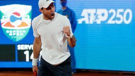 Карацев одержал культовую победу над Джоковичем. Так серб еще никогда не проигрывал