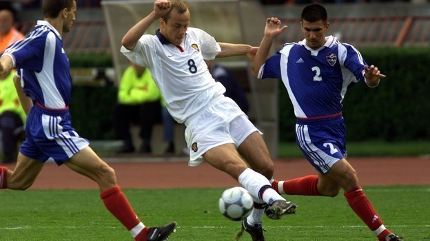 25 апреля 2001 года. Белград. Югославия — Россия— 0:1. Дмитрий Хохлов (№8). Фото Григорий Филиппов, - 25 апреля 2001 года. Белград. Югославия — Россия— 0:1. Дмитрий Хохлов (№8). Фото Григорий Филиппов, -