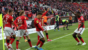 25 апреля. Москва. «Спартак» — ЦСКА — 1:0. Красно-белые обыграли красно-синих в дерби.