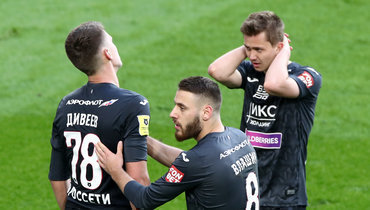 25 апреля. Москва. «Спартак» — ЦСКА — 1:0. Игроки ЦСКА после финального свистка.