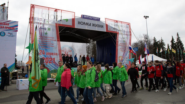 Участники легкоатлетической эстафеты. Фото Пресс служба проекта «Спорт — норма жизни». Участники легкоатлетической эстафеты. Фото Пресс служба проекта «Спорт — норма жизни».