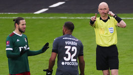 Судейские скандалы взрывают мозг. Правила теперь не понимает вообще никто — ни болельщики, ни арбитры