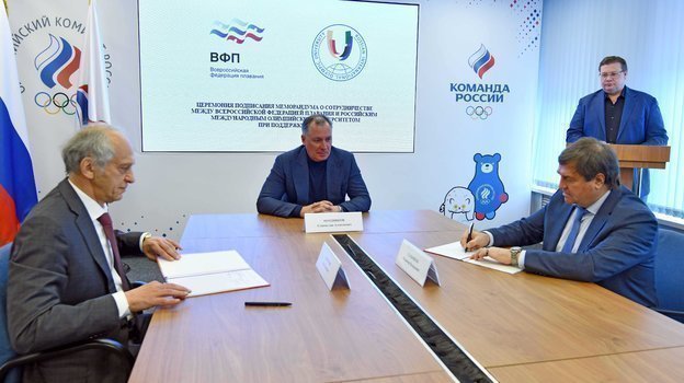 28 апреля . Москва. Торжественная церемония подписания Меморандума о сотрудничестве между Всероссийской федерацией плавания и Российским международным олимпийским университетом при поддержке ОКР. Лев Белоусов, Станислав Поздняков и Владимир Сальников. Фото Наталья Пахаленко/ОКР 28 апреля . Москва. Торжественная церемония подписания Меморандума о сотрудничестве между Всероссийской федерацией плавания и Российским международным олимпийским университетом при поддержке ОКР. Лев Белоусов, Станислав Поздняков и Владимир Сальников. Фото Наталья Пахаленко/ОКР