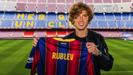 «Не знаю, как сложится после карьеры, но на данный момент мой дом — Москва». Рублев — о жизни в Барселоне, футболе и борще