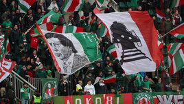 «Это жесть! Всех заставляли сидеть и ждать починки автобусов посреди дороги». Болельщик «Локомотива» — о ситуации в Санкт-Петербурге