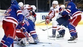 Жара в Нью-Йорке: Овечкин не доиграл матч из-за травмы, а бешеный канадец избил Панарина и Бучневича