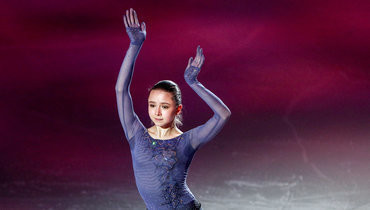 Камила Валиева в образе для программы «Девочка на шаре».