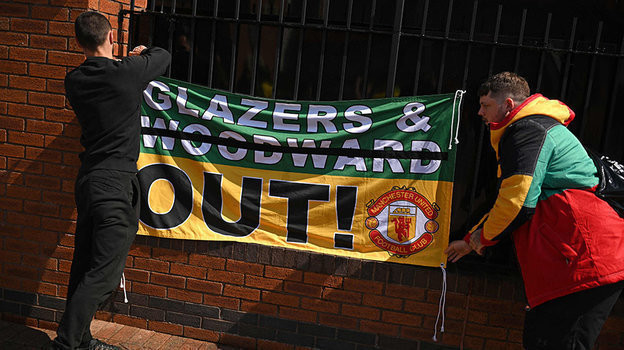 Болкльщиуи «Манчестер Юнайтед» против владельцев клуба. Фото AFP Болкльщиуи «Манчестер Юнайтед» против владельцев клуба. Фото AFP