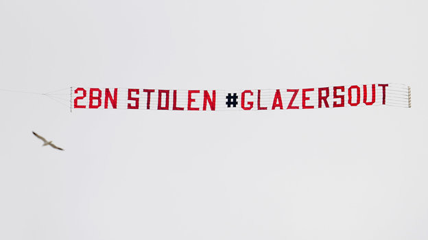 Болельщики «Манчестер Юнайтед» против владельцев клуба. Фото Reuters Болельщики «Манчестер Юнайтед» против владельцев клуба. Фото Reuters