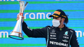 «Ред Булл» снова дарит победу «Мерседесу»