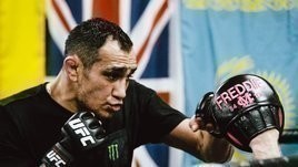 «Не считаю шутки Хабиба смешными». Тони Фергюсон — о своей живучести, как швырял самбистов, пожмет ли руку Хабибу