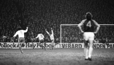 4 марта 1981 года. Лондон. «Вест Хэм» — «Динамо» Тб — 1:4. 31-я минута. Владимир Гуцаев (третий слева) забивает второй гол.