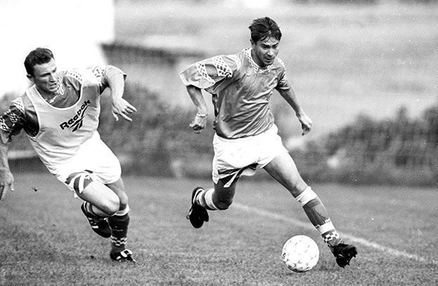 1996 год. Алексей Герасименко (с мячом) в сборной России. Фото Дмитрий Солнцев, - 1996 год. Алексей Герасименко (с мячом) в сборной России. Фото Дмитрий Солнцев, -