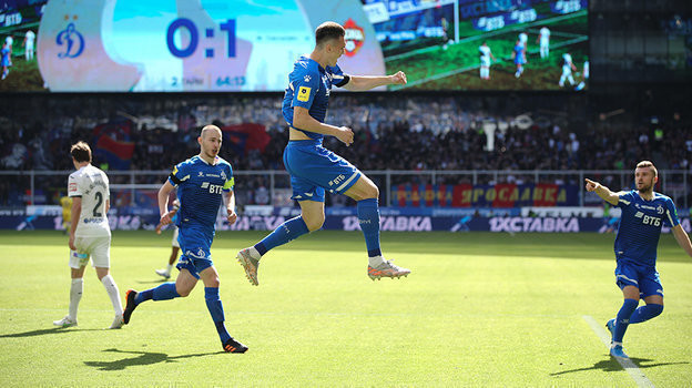 Вячеслав Грулев празднует один из своих голов. Фото Дарья Исаева, «СЭ» / Canon EOS-1D X Mark II Вячеслав Грулев празднует один из своих голов. Фото Дарья Исаева, «СЭ» / Canon EOS-1D X Mark II