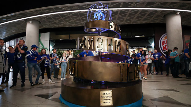 Презентация арт-объекта, посвященного 45-летию фанатского движения «Динамо». Фото Дарья Исаева, «СЭ» / Canon EOS-1D X Mark II Презентация арт-объекта, посвященного 45-летию фанатского движения «Динамо». Фото Дарья Исаева, «СЭ» / Canon EOS-1D X Mark II