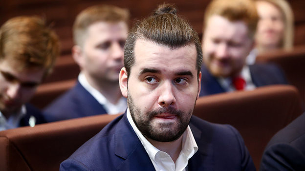 Вручение ежегодной премии «Серебряная лань». Ян Непомнящий. Фото Дарья Исаева, «СЭ» / Canon EOS-1D X Mark II Вручение ежегодной премии «Серебряная лань». Ян Непомнящий. Фото Дарья Исаева, «СЭ» / Canon EOS-1D X Mark II