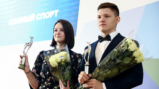 Вручение ежегодной премии «Серебряная лань». Екатерина Катникова и Роман Репилов. Фото Дарья Исаева, «СЭ» / Canon EOS-1D X Mark II Вручение ежегодной премии «Серебряная лань». Екатерина Катникова и Роман Репилов. Фото Дарья Исаева, «СЭ» / Canon EOS-1D X Mark II