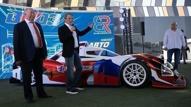 Борис Ротенберг представляет новый гоночный спортпрототип. Фото пресс-служба SMP Racing Борис Ротенберг представляет новый гоночный спортпрототип. Фото пресс-служба SMP Racing