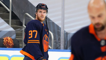 Звезда «Эдмонтона» Коннор Макдэвид не набрал ни одного очка в двух матчах плей-офф.