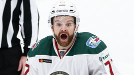 Один из ведущих легионеров КХЛ бросил играть в плей-офф. По ходу решающей серии он договорился с другим клубом