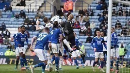 Сумасшедшая развязка в АПЛ. «Лестер» почти прорвался в ЛЧ, но его погубила нелепая ошибка вратаря