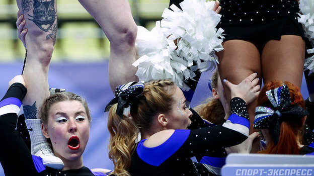 Девушки-черлидерши во время выступления. Фото Дарья Исаева, «СЭ» / Canon EOS-1D X Mark II Девушки-черлидерши во время выступления. Фото Дарья Исаева, «СЭ» / Canon EOS-1D X Mark II
