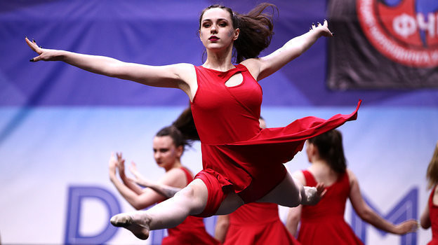 Девушки-черлидерши во время выступления. Фото Дарья Исаева, «СЭ» / Canon EOS-1D X Mark II Девушки-черлидерши во время выступления. Фото Дарья Исаева, «СЭ» / Canon EOS-1D X Mark II