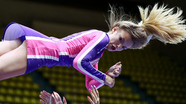 Девушки-черлидерши во время выступления. Фото Дарья Исаева, «СЭ» / Canon EOS-1D X Mark II Девушки-черлидерши во время выступления. Фото Дарья Исаева, «СЭ» / Canon EOS-1D X Mark II