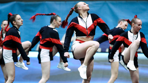 Девушки-черлидерши во время выступления. Фото Дарья Исаева, «СЭ» / Canon EOS-1D X Mark II Девушки-черлидерши во время выступления. Фото Дарья Исаева, «СЭ» / Canon EOS-1D X Mark II