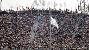 Приспущенный флаг на Олимпийских Играх в Мюнхене.