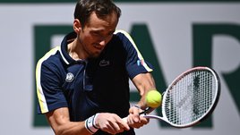 Медведев установил личный рекорд на «Ролан Гаррос». Первая победа за пять лет!