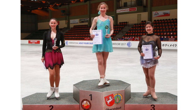 Ольга Мошкова (в центре). Фото vk.com/ollenkka Ольга Мошкова (в центре). Фото vk.com/ollenkka