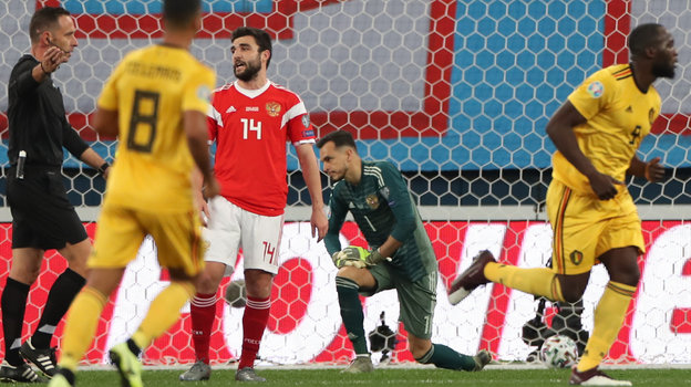 Георгий Джикия и Гильерме после четвертого гола гостей в матче Россия — Бельгия (1:4) 16 ноября 2019 года в Санкт-Петербурге. Фото Александр Федороа, «СЭ» / Canon EOS-1D X Mark II Георгий Джикия и Гильерме после четвертого гола гостей в матче Россия — Бельгия (1:4) 16 ноября 2019 года в Санкт-Петербурге. Фото Александр Федороа, «СЭ» / Canon EOS-1D X Mark II