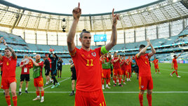 Баку — самый странный город этого Евро. Проблемы с аккредитацией журналистов, жара, неуютный стадион и пустые трибуны