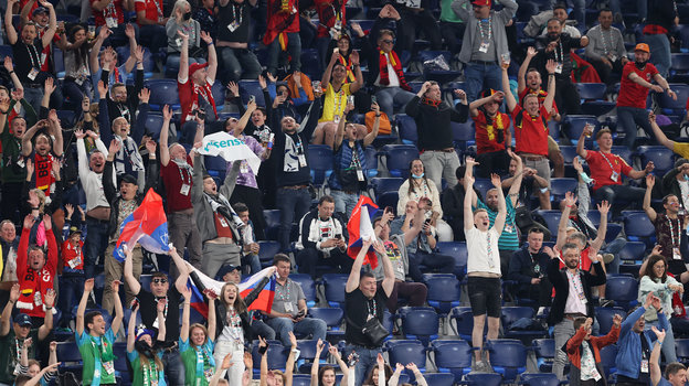 Болельщики сборной России на стадионе. Фото Reuters Болельщики сборной России на стадионе. Фото Reuters